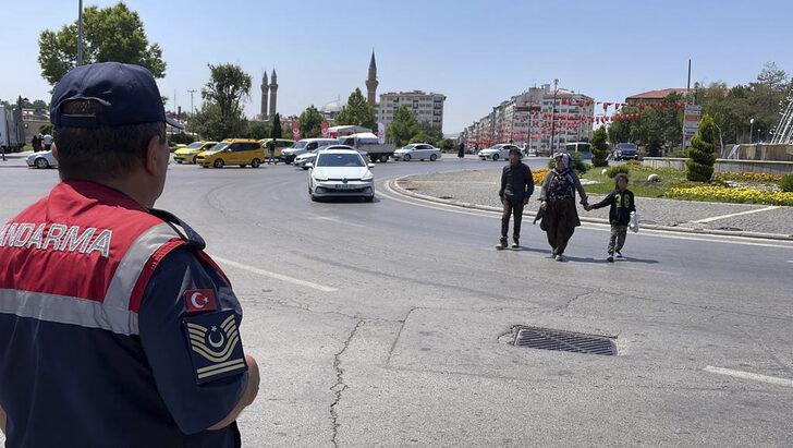 GÜNCELLEME - Sivas'ta kayıp olarak aranan çocuk bulundu G4