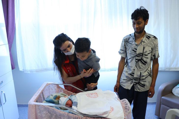 Yunanistan'ın geri ittiği Afgan kadın Meriç Nehri kıyısında doğum yaptı G4