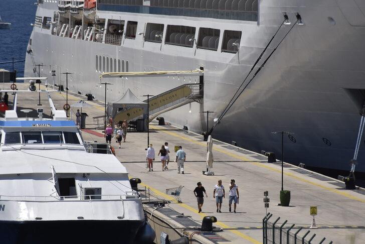 Bahama bandıralı kruvaziyer Seabourn Encore Bodrum'a yanaştırıldı G4