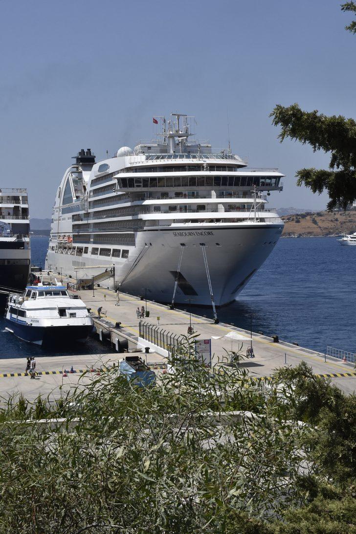 Bahama bandıralı kruvaziyer Seabourn Encore Bodrum'a yanaştırıldı G5