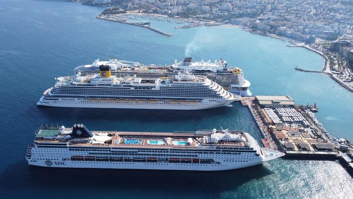 Kuşadası, 3 kruvaziyerle gelen 8 bin 270 turisti ağırladı G3