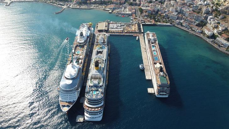 Kuşadası, 3 kruvaziyerle gelen 8 bin 270 turisti ağırladı G4