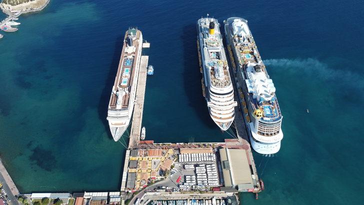 Kuşadası, 3 kruvaziyerle gelen 8 bin 270 turisti ağırladı G5