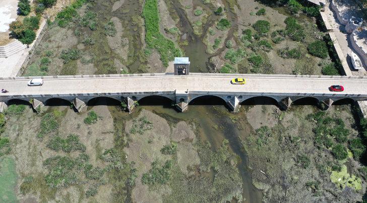 Tunca Nehri'nde debinin düşmesiyle çöpler ortaya çıktı G2