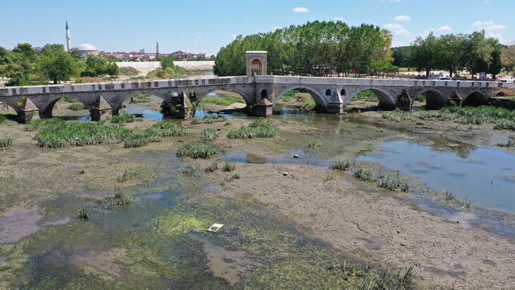 Tunca Nehri'nde debinin düşmesiyle çöpler ortaya çıktı G3