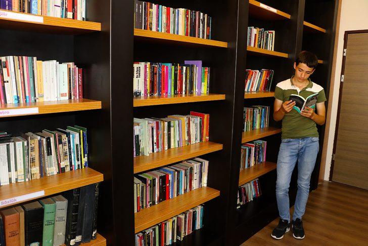 Prof. Dr. Hasan Nuri Yaşar, mezun olduğu liseye kütüphane yaptırdı G2