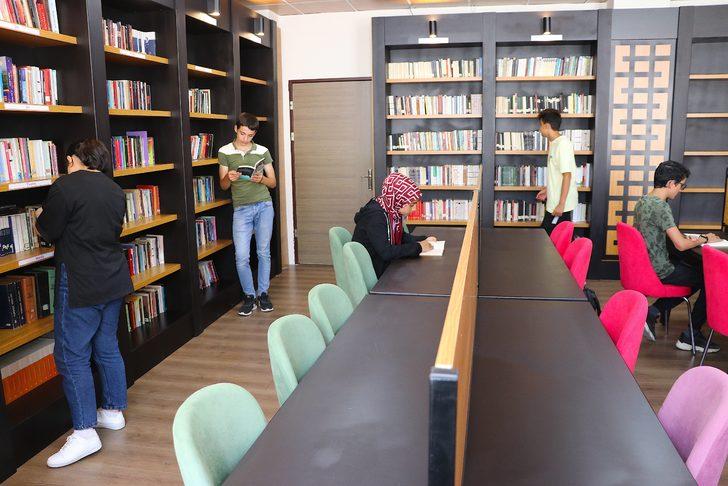 Prof. Dr. Hasan Nuri Yaşar, mezun olduğu liseye kütüphane yaptırdı G3