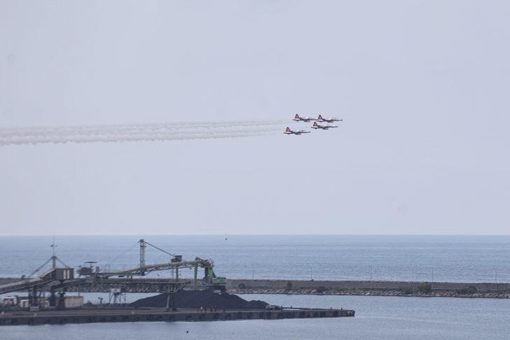 Türk Yıldızları Rize'de gösteri uçuşu yaptı G5