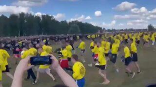 Rusya’da ilginç organizasyon! Binlerce boksör herkesin içinde birbirlerini dövdü