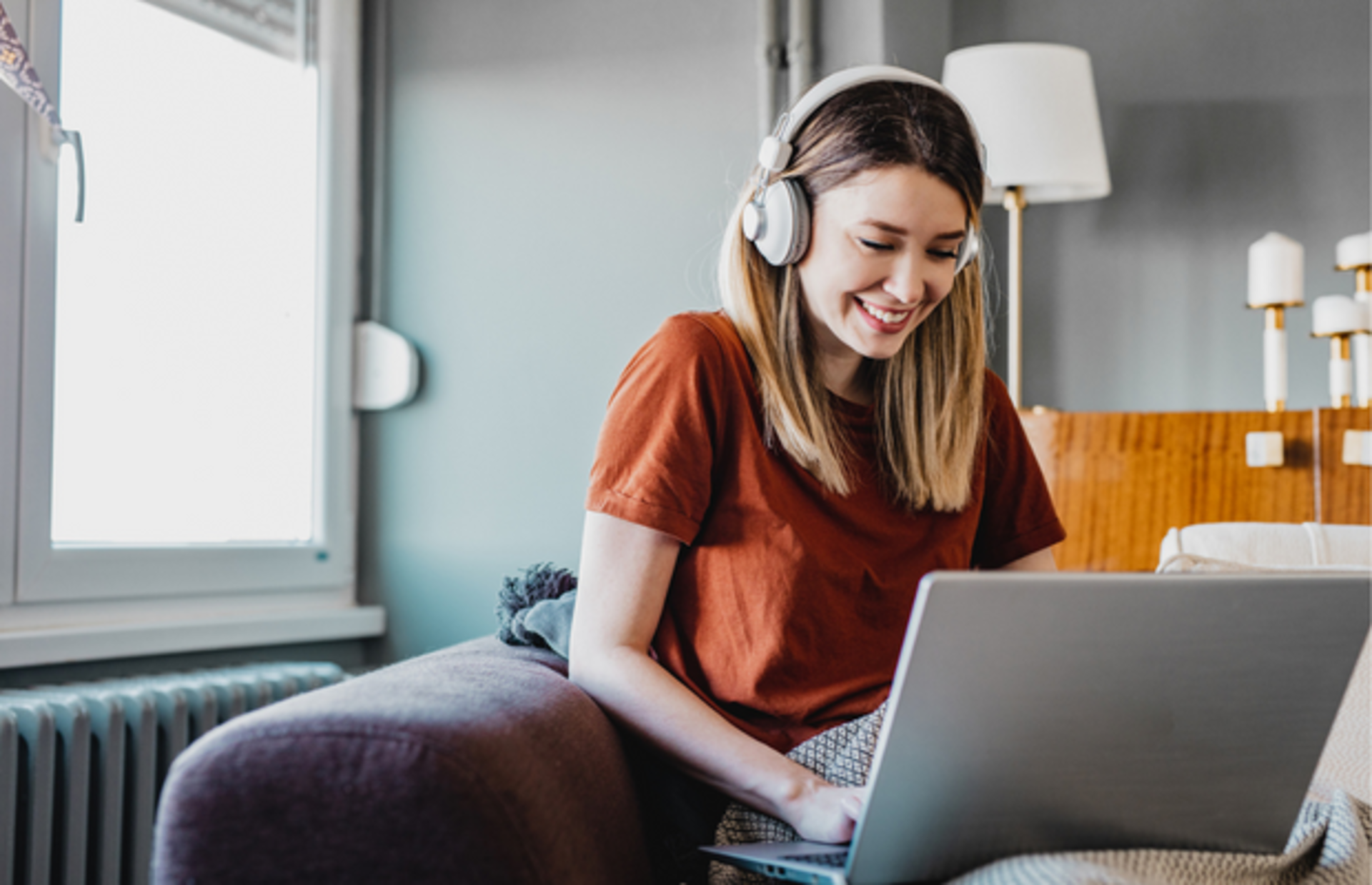 Çıktığı tatillerde işini uzaktan yürütmek isteyenler için kolay taşınabilir ofis laptop modelleri
