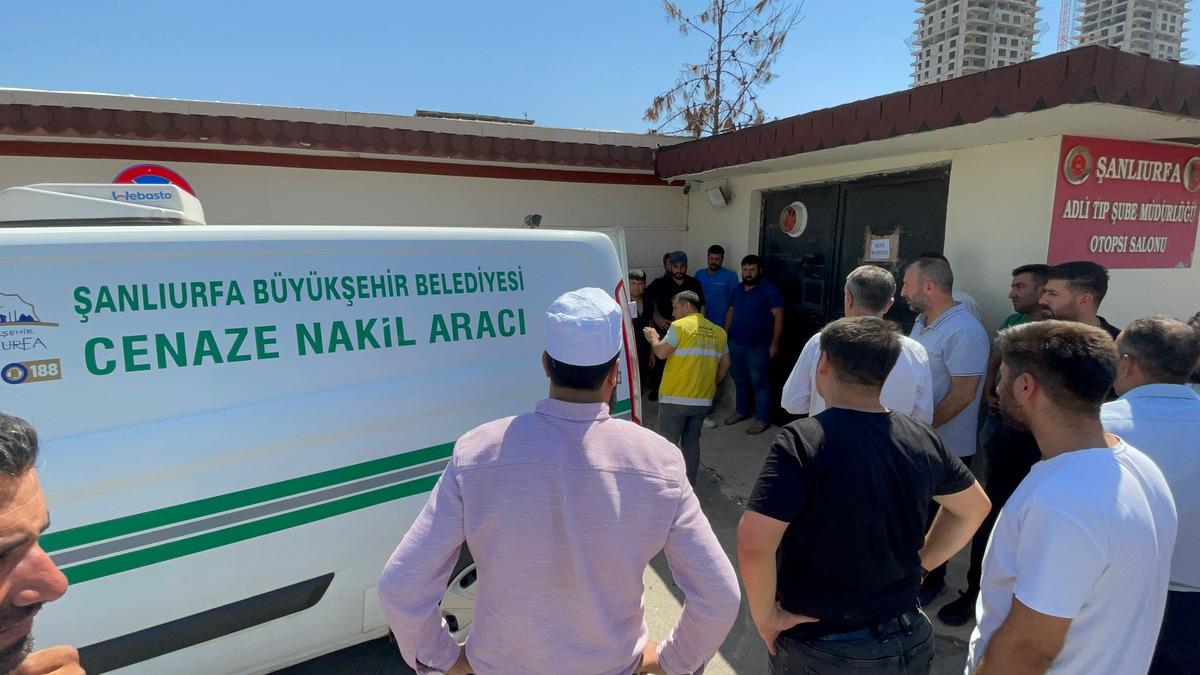 G&Uuml;NCELLEME - 2 Şanlıurfa'da hastane bah&ccedil;esinde silahlı saldırıya uğrayan zanlı hayatını kaybetti
