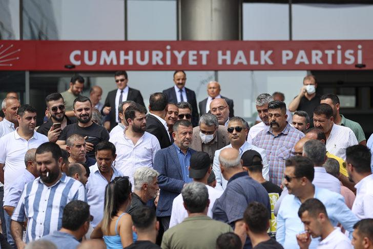 CHP'li Ağbaba, akaryakıt istasyonları mühürlenen iş yeri sahipleriyle basın açıklaması yaptı: G1