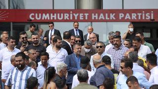 CHP'li Ağbaba, akaryakıt istasyonları mühürlenen iş yeri sahipleriyle basın açıklaması yaptı: