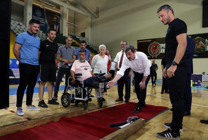 Muğla'da engelli öğrencilere spor malzemeleri dağıtıldı G1