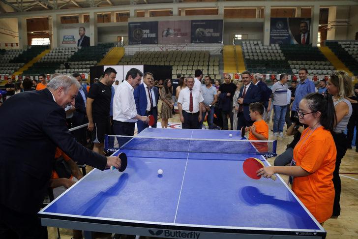 Muğla'da engelli öğrencilere spor malzemeleri dağıtıldı G2