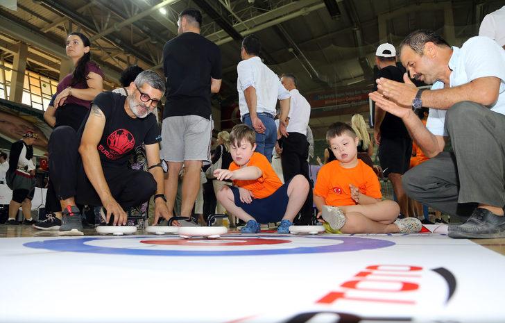 Muğla'da engelli öğrencilere spor malzemeleri dağıtıldı G5