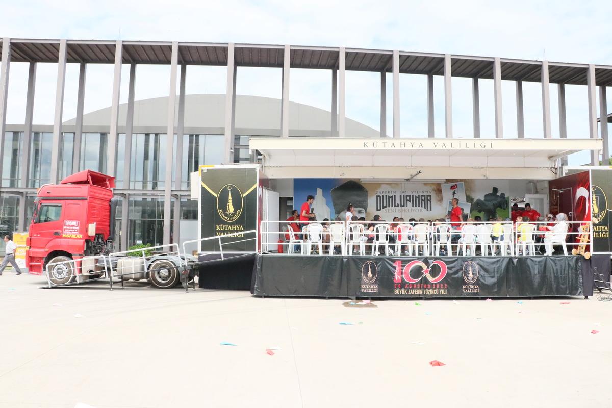 Samsun'da devlet korumasındaki &ccedil;ocuklara motivasyon tırı organizasyonu