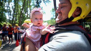 Düzce'de sıcak havadan bunalanlar Melen Çayı'nda rafting yaptı