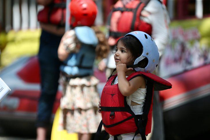 Düzce'de sıcak havadan bunalanlar Melen Çayı'nda rafting yaptı G3