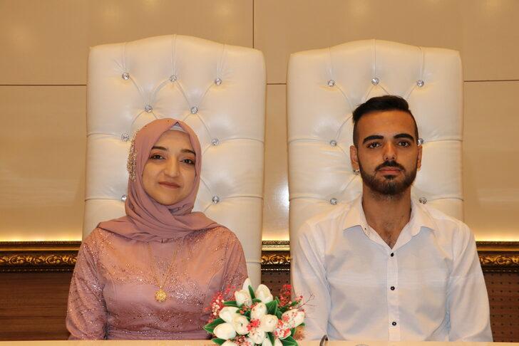 Gaziantepli işitme engelli çift nikah masasında işaret diliyle "evet" dedi G1