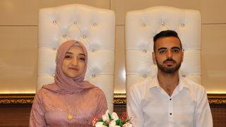 Gaziantepli işitme engelli çift nikah masasında işaret diliyle evet dedi
