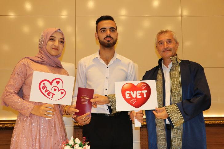 Gaziantepli işitme engelli çift nikah masasında işaret diliyle "evet" dedi G3