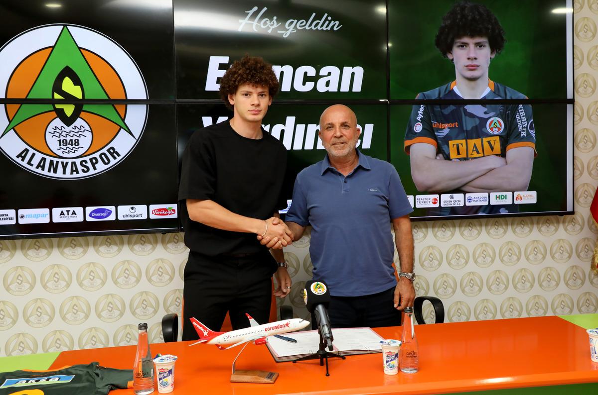 Alanyaspor, Erencan Yardımcı'yı Ey&uuml;pspor'dan yeniden kiraladı