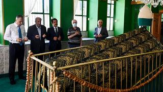 İstanbul Valisi Yerlikaya, muharrem ayı dolayısıyla cemevlerini ziyaret etti