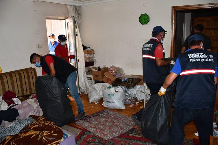 Karabük'te bir evden 2 kamyonet çöp çıkarıldı G1