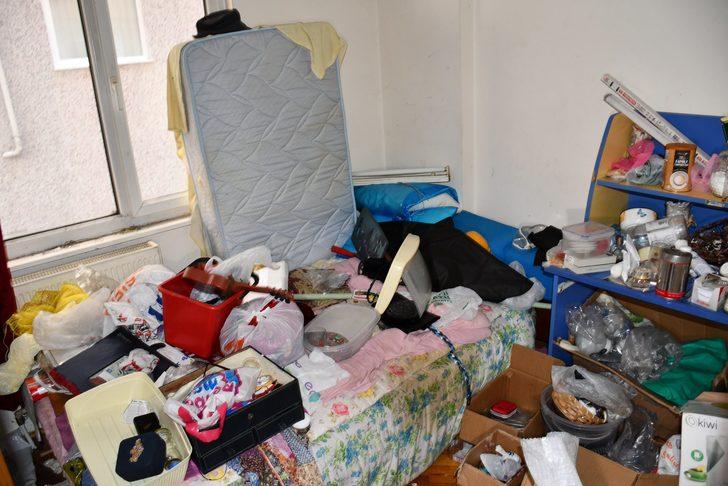 Karabük'te bir evden 2 kamyonet çöp çıkarıldı G2