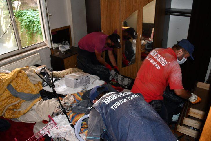 Karabük'te bir evden 2 kamyonet çöp çıkarıldı G3