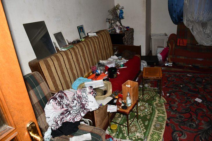 Karabük'te bir evden 2 kamyonet çöp çıkarıldı G4