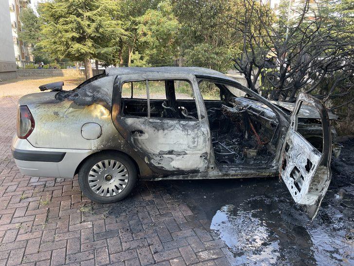 Kayseri'de okulun bahçesindeki otomobil yandı G4