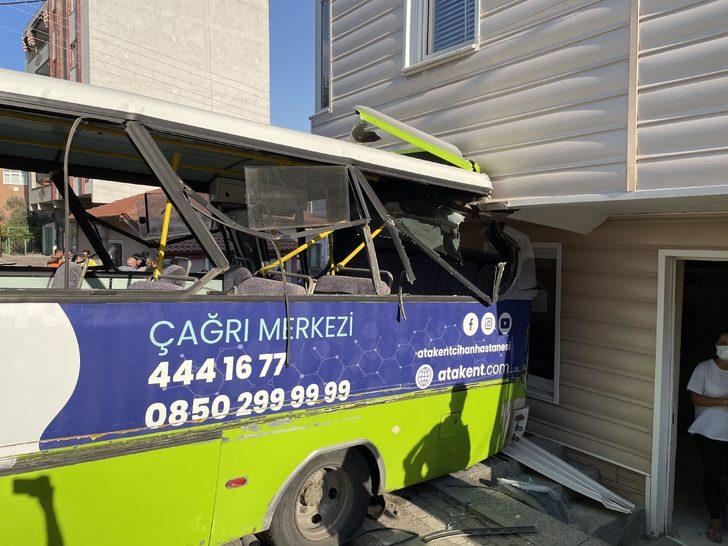 Kocaeli'de yol kenarındaki binaya çarpan midibüsteki 12 kişi yaralandı G5