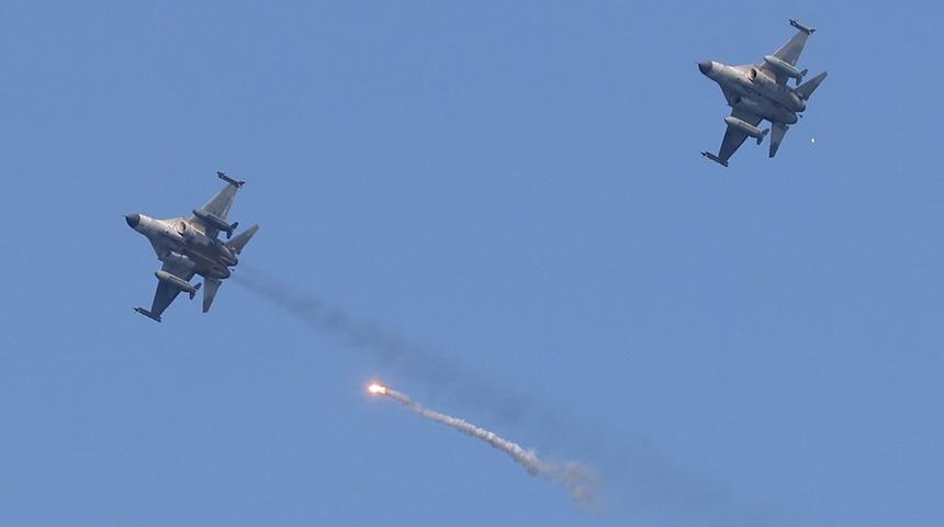 Dünya nefesini tuttu! ABD-Çin-Tayvan geriliminde yeni devre: Savaş uçakları taciz uçuşu yaptı