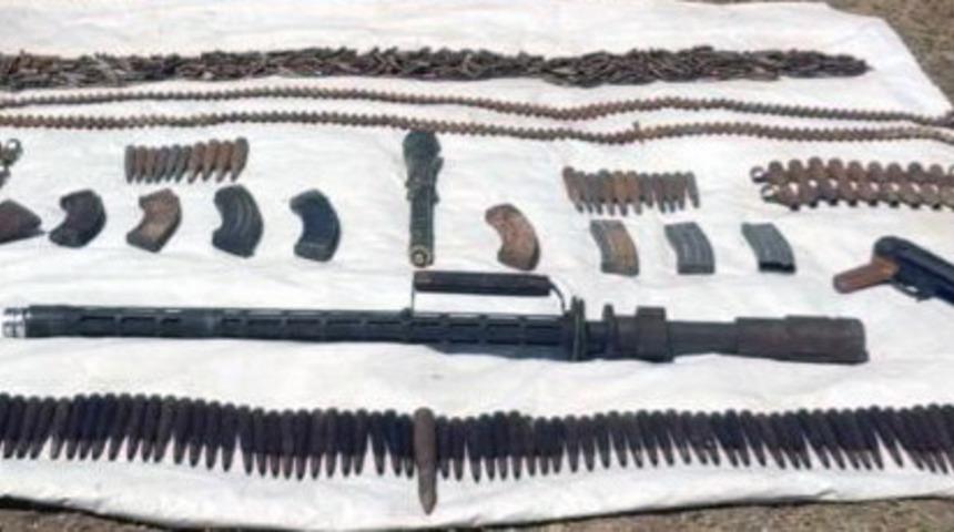 Hakkari kırsalında silah ve mühimmat ele geçirildi