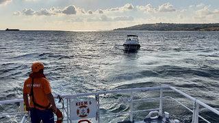 Beylikdüzü açıklarında sürüklenen tekne kurtarıldı