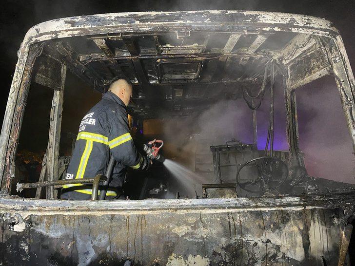 Zonguldak'ta işçi servisi yangında kullanılamaz hale geldi G2