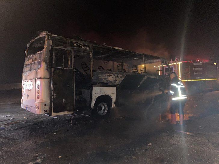 Zonguldak'ta işçi servisi yangında kullanılamaz hale geldi G3