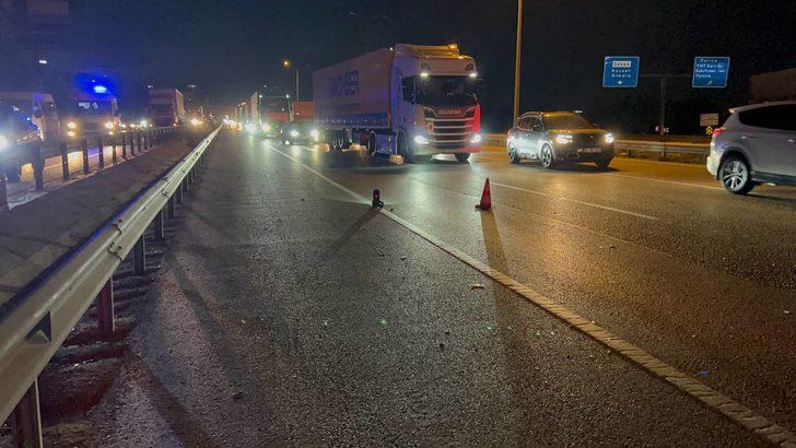 Kocaeli'de iki otomobilin çarpıştığı kaza D-100 kara yolunda ulaşımı aksattı G2