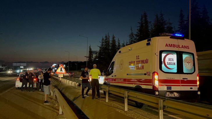 Kocaeli'de iki otomobilin çarpıştığı kaza D-100 kara yolunda ulaşımı aksattı G3