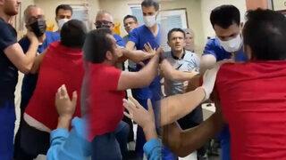 Öfkeli baba hastanede ortalığı birbirine kattı! 'Benim kızıma bakacak'