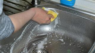 Herkes yapıyor: Boşa para harcıyorsunuz! Bu hata borulara zarar verebilir, cildinizi yakabilir hatta ölümünüze neden olabilir