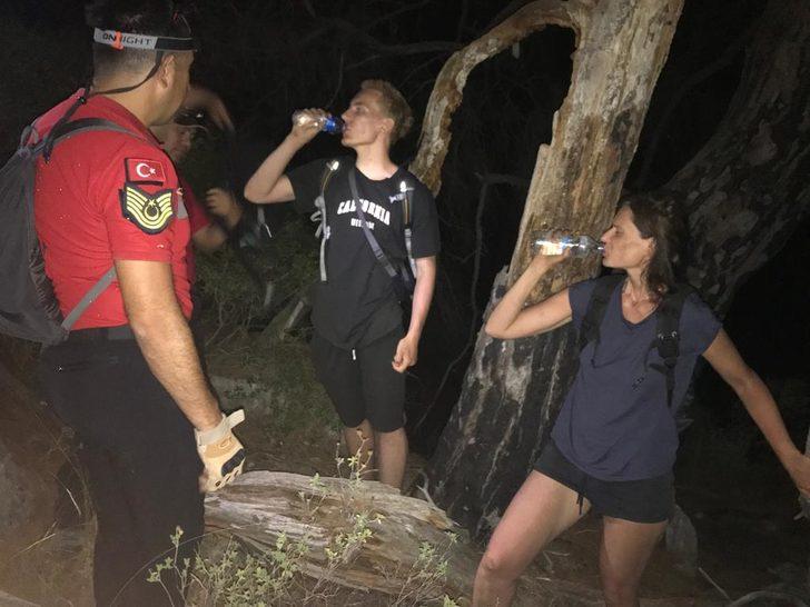 Antalya'da tarihi Likya Yolu'nda mahsur kalan 2 turist kurtarıldı G1