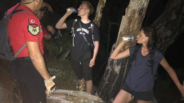 Antalya'da tarihi Likya Yolu'nda mahsur kalan 2 turist kurtarıldı