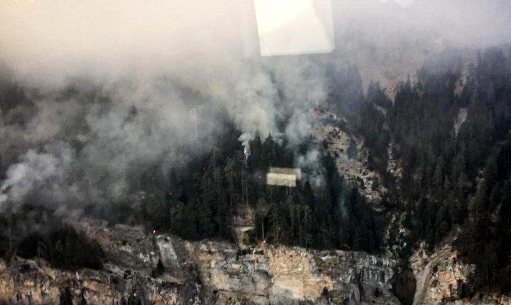 GÜNCELLEME - Mersin'deki orman yangınına havadan müdahale sabah saatlerinde yeniden başlatıldı G2
