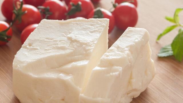 Peynir sevgisi gözünüzü karartmasın! Bu 3 belirti peynirin...