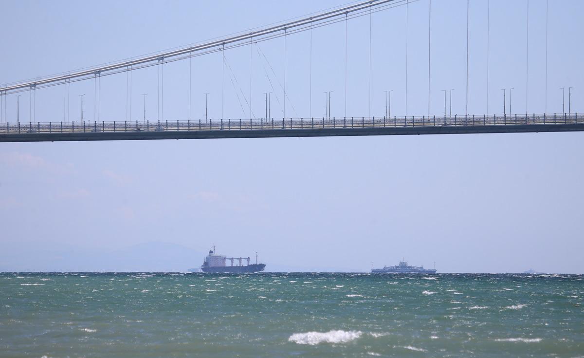 G&Uuml;NCELLEME - Ukrayna'dan yola &ccedil;ıkan mısır y&uuml;kl&uuml; gemi &Ccedil;anakkale Boğazı'ndan ge&ccedil;ti