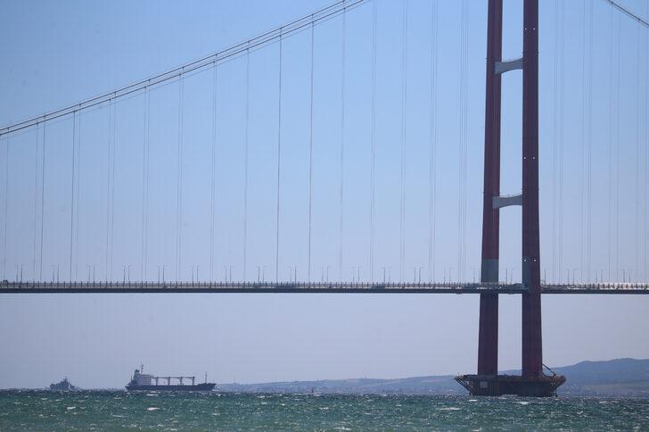 GÜNCELLEME - Ukrayna'dan yola çıkan mısır yüklü gemi Çanakkale Boğazı'ndan geçti G3