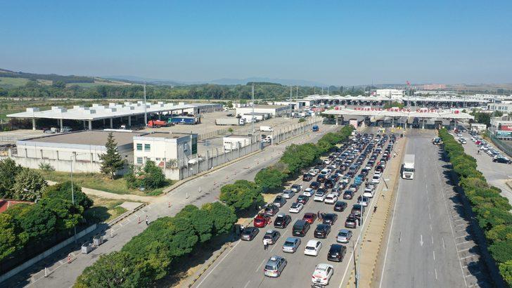 Kapıkule'de gurbetçilerin dönüş yolculuğu sürüyor G3